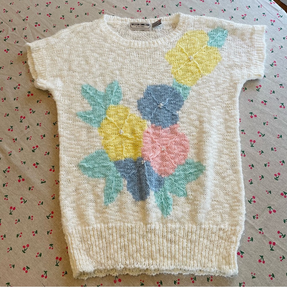 Western Connection Women’s Medium Pastel Flowers Vintage Short Sleeve Sweater